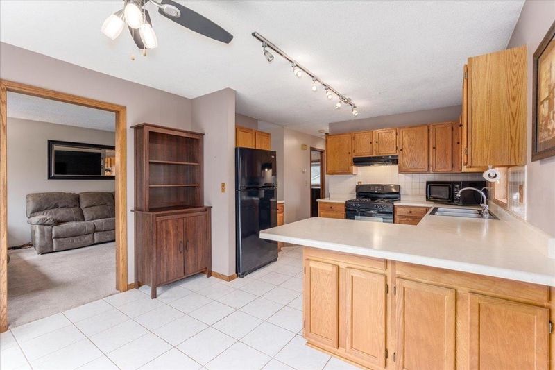 9642 Heath Ave S, Cottage Grove, MN 55016
