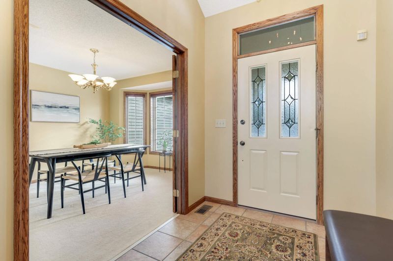 470 Harbor Ct, Roseville, MN 55126