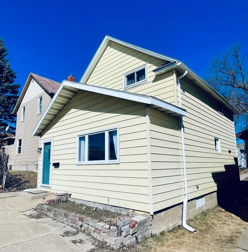 126 4th St SW, Chisholm, MN 55719