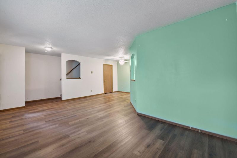 60 E 13th St, Waconia, MN 55387