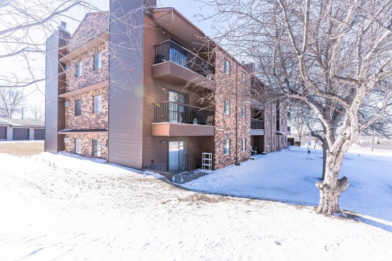 100 Kennedy Park Cir #202, Fergus Falls, MN 56537