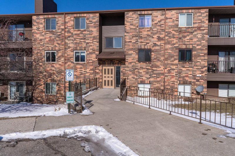 100 Kennedy Park Cir #202, Fergus Falls, MN 56537