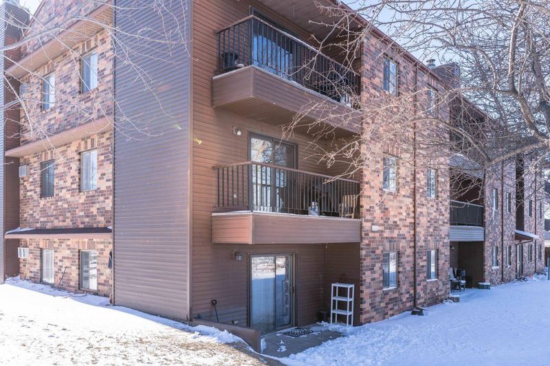 100 Kennedy Park Cir #202, Fergus Falls, MN 56537
