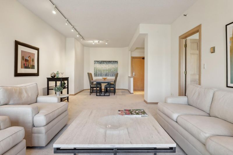 1201 Yale Pl #611, Minneapolis, MN 55403