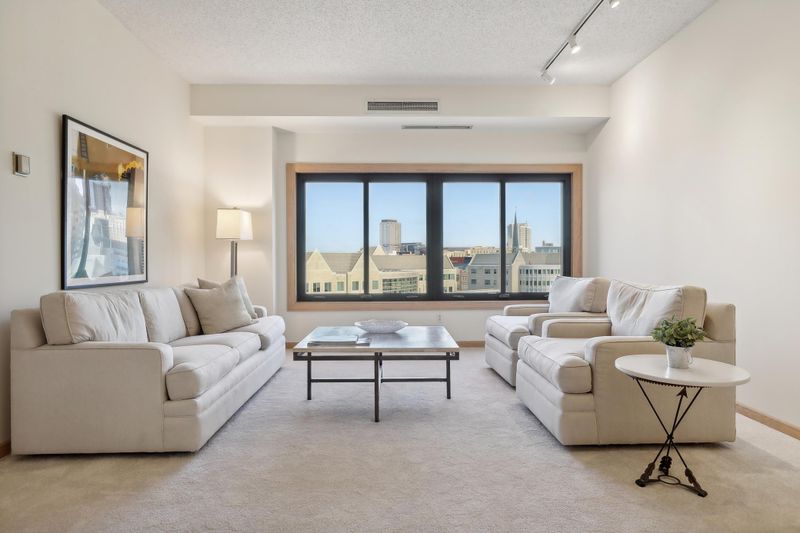 1201 Yale Pl #611, Minneapolis, MN 55403