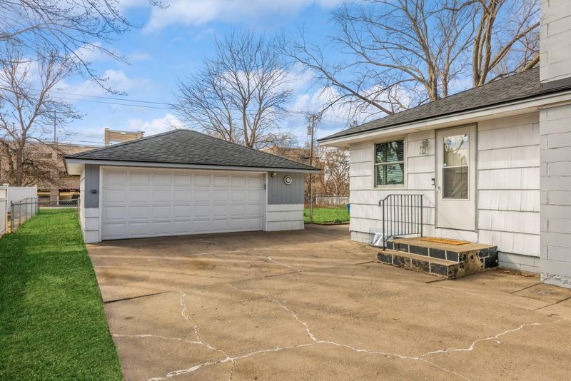690 57th Ave NE, Fridley, MN 55432