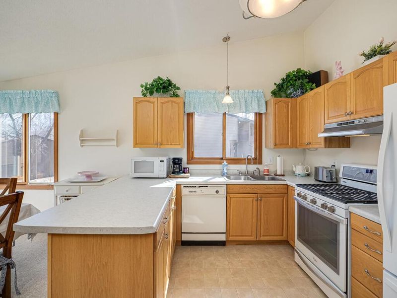 426 W Eagle Lake Dr, Maple Grove, MN 55369