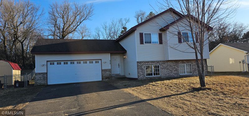 515 Horseshoe Ln, Braham, MN 55006