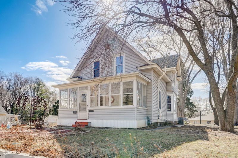 2704 17th Ave E, North Saint Paul, MN 55109