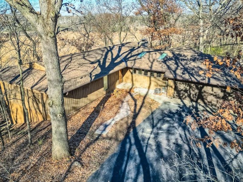 7 High Circle Way, North Oaks, MN 55127