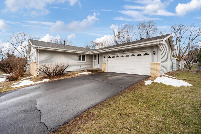 2601 Highland Dr, Burnsville, MN 55337