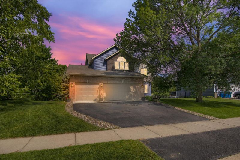 1933 Cardinal Dr, Shakopee, MN 55379
