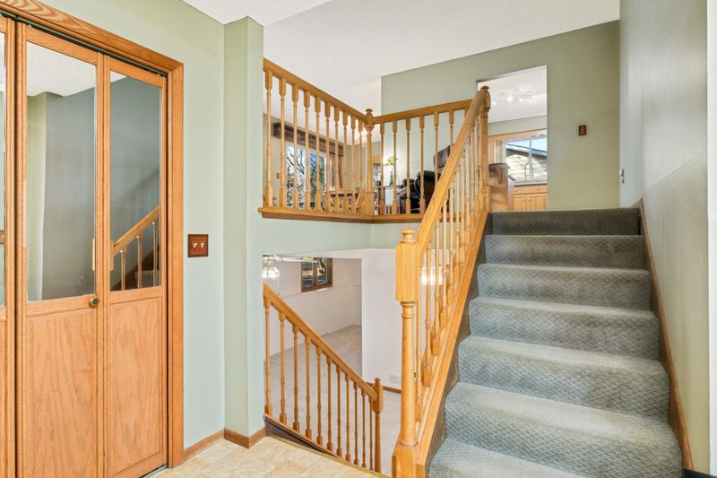 2736 Chisholm Ave, North Saint Paul, MN 55109