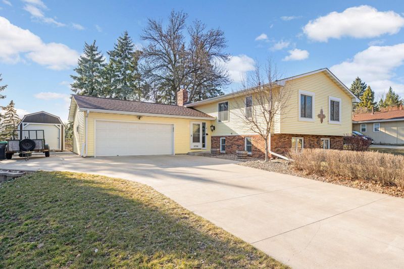 2736 Chisholm Ave, North Saint Paul, MN 55109