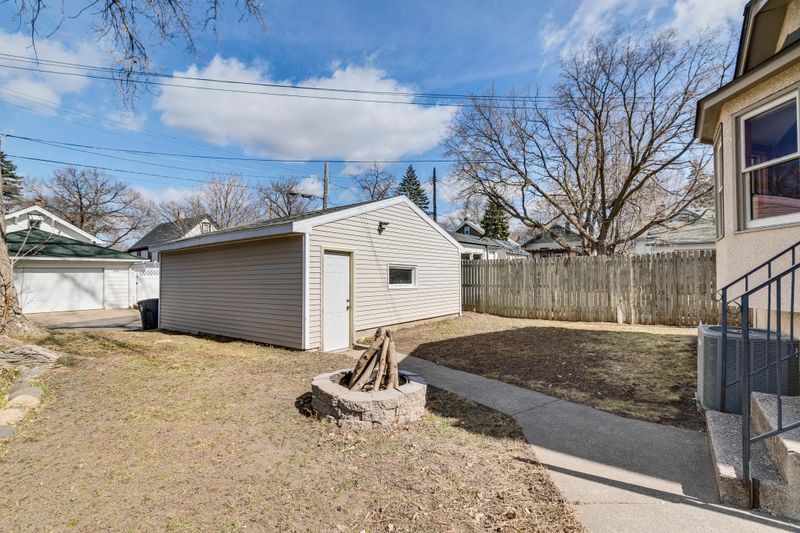 2081 Sargent Ave, Saint Paul, MN 55105