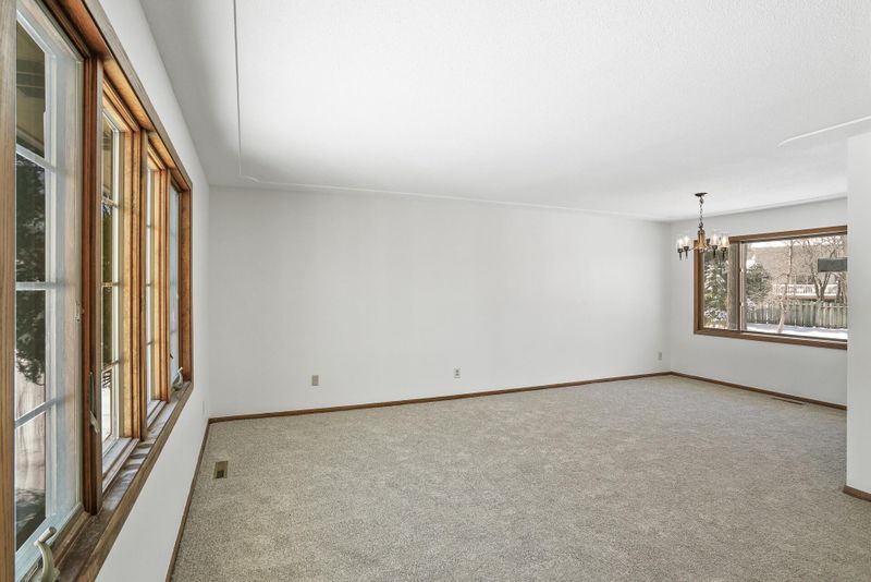6251 Larch Ln N, Maple Grove, MN 55369