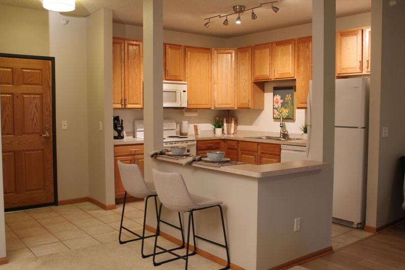 4824 E 53rd St #210, Minneapolis, MN 55417