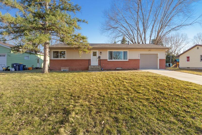 310 Sumner St E, Northfield, MN 55057