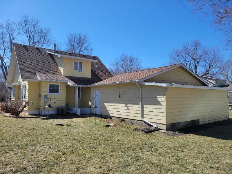 317 7th St SW, Wells, MN 56097