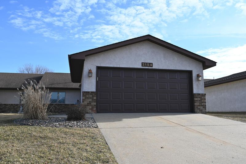 2154 Vierling Dr E, Shakopee, MN 55379