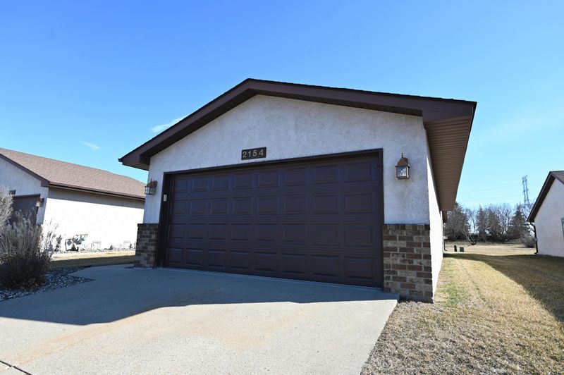 2154 Vierling Dr E, Shakopee, MN 55379