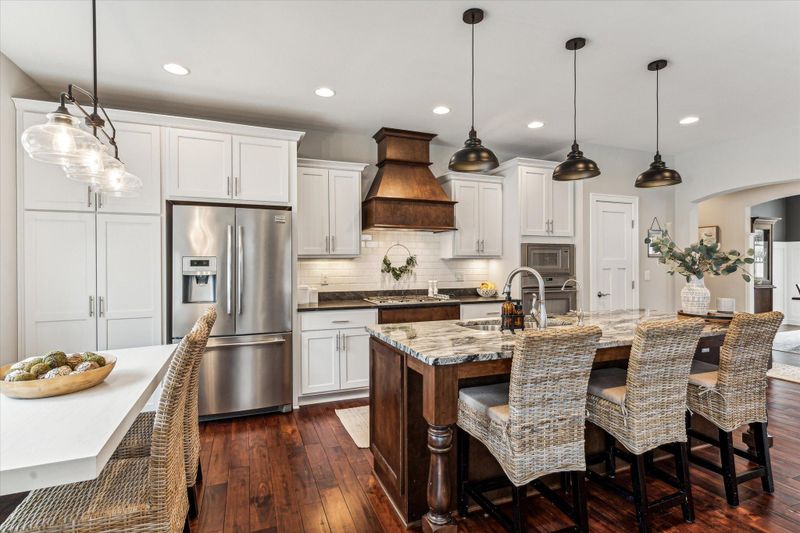 19075 South Ln, Minnetonka, MN 55345