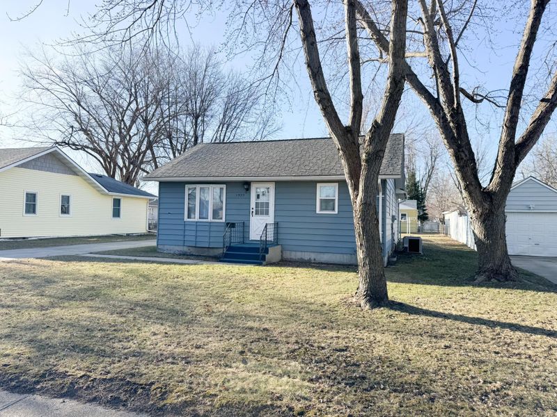 1922 Cedar Ave, Worthington, MN 56187