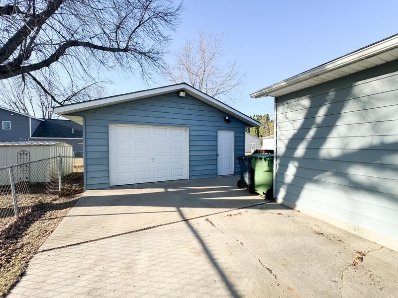 1922 Cedar Ave, Worthington, MN 56187