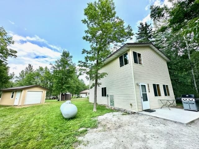 40586 575th Ave, Warroad, MN 56763
