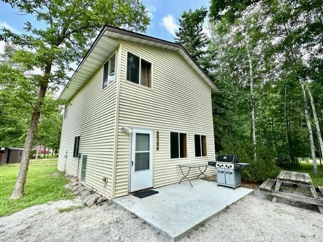 40586 575th Ave, Warroad, MN 56763