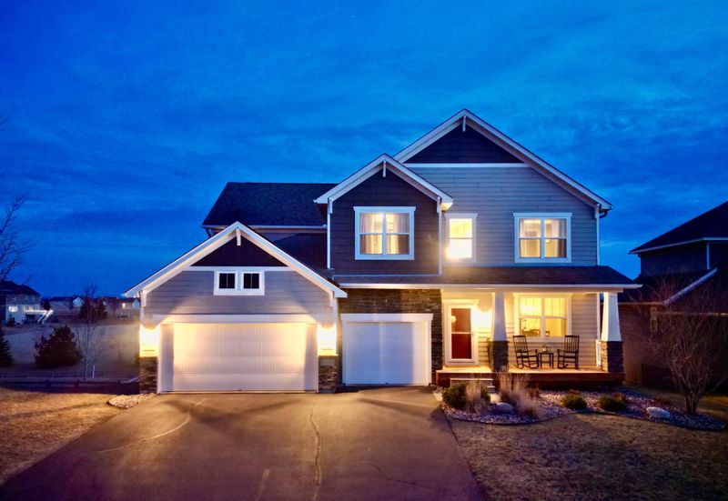 8100 Lakebridge Ln, Victoria, MN 55386