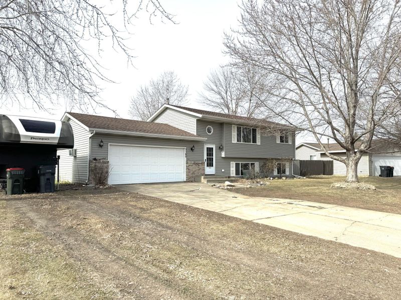 5160 Mallard Ln, Monticello, MN 55362