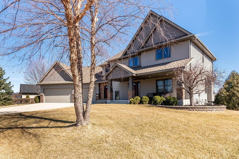 109 Grovebrook Dr, Mankato, MN 56001