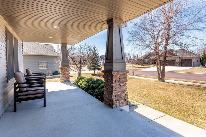 109 Grovebrook Dr, Mankato, MN 56001