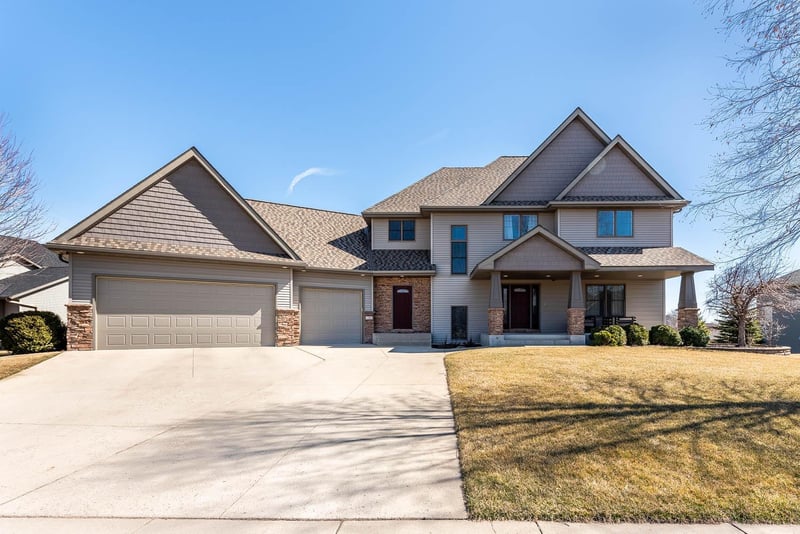 109 Grovebrook Dr, Mankato, MN 56001