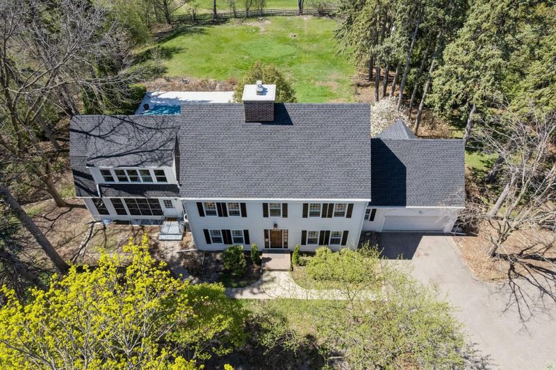2703 Ches Mar Farm Rd, Excelsior, MN 55331
