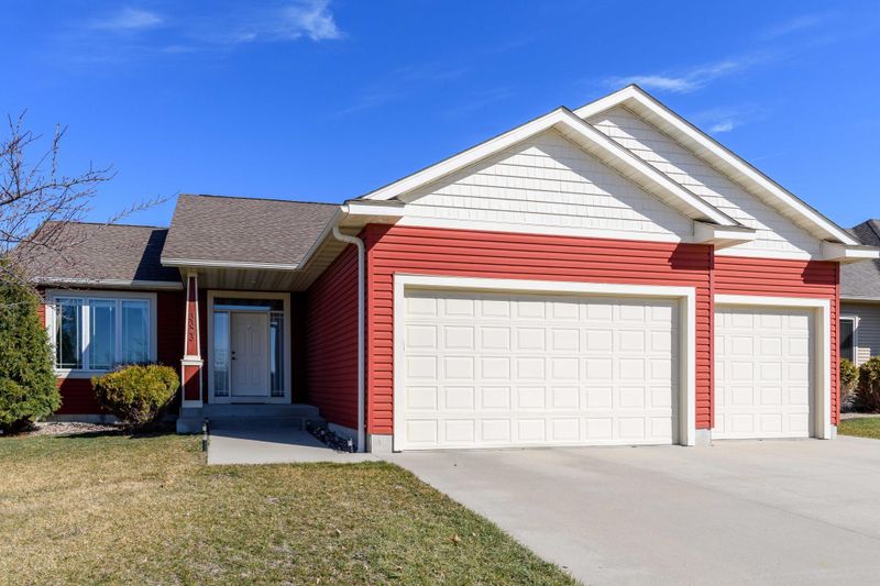 3323 Lakeridge Ln NW, Rochester, MN 55901