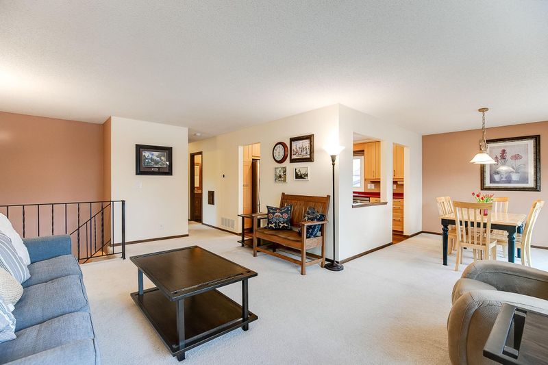 7425 W 100th St, Bloomington, MN 55438