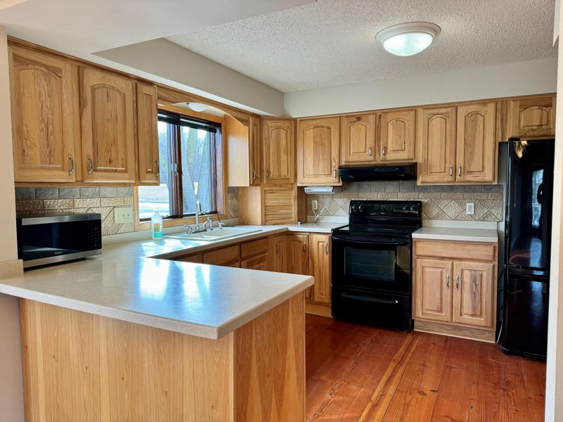 3910 Pebblebrook Dr, Bloomington, MN 55437