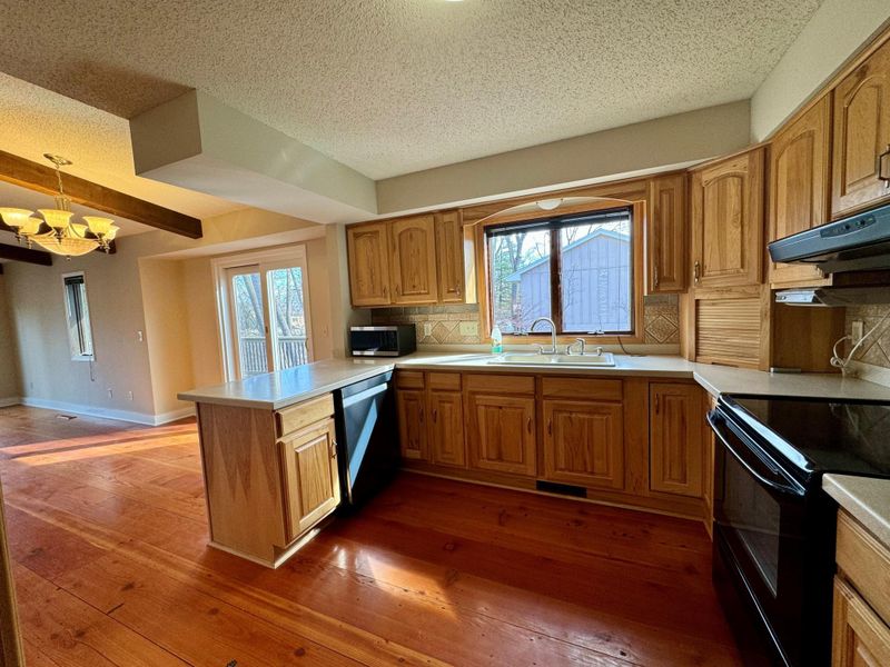 3910 Pebblebrook Dr, Bloomington, MN 55437