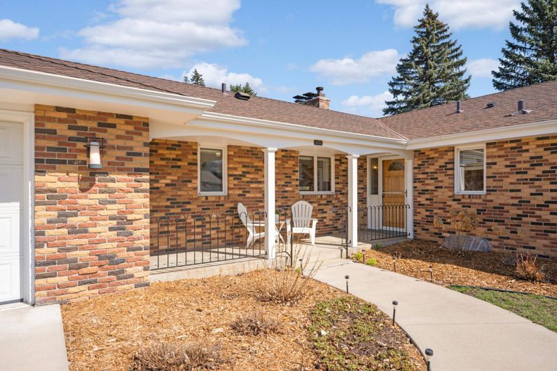 1775 Crestridge Ln, Eagan, MN 55122
