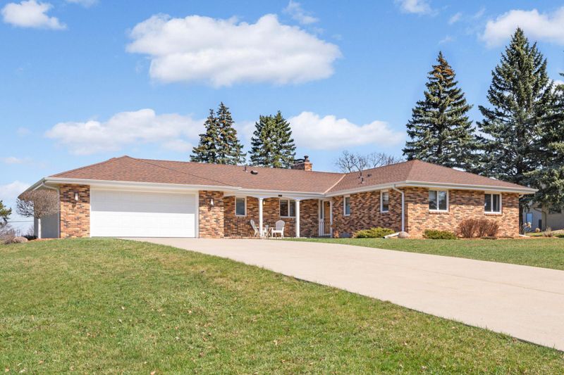 1775 Crestridge Ln, Eagan, MN 55122