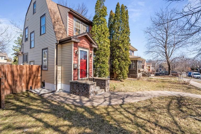 1039 Hawthorne Ave E, Saint Paul, MN 55106