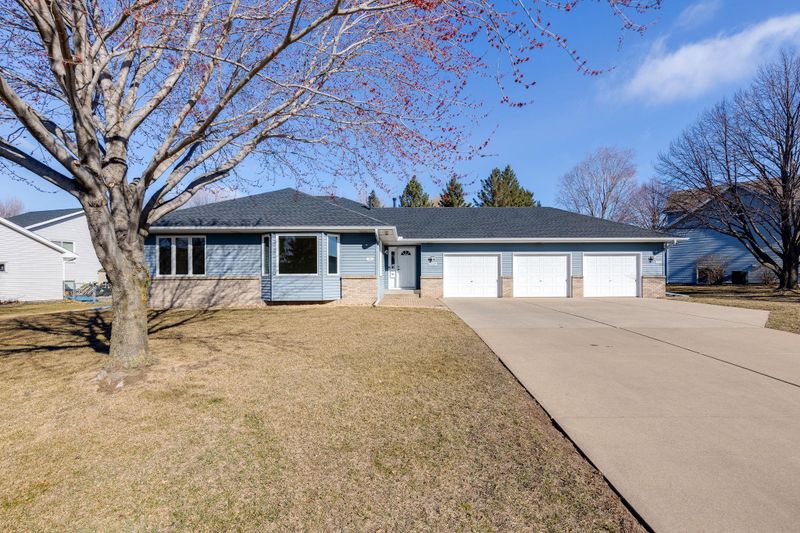 2559 Nemitz Ave E, Maplewood, MN 55119