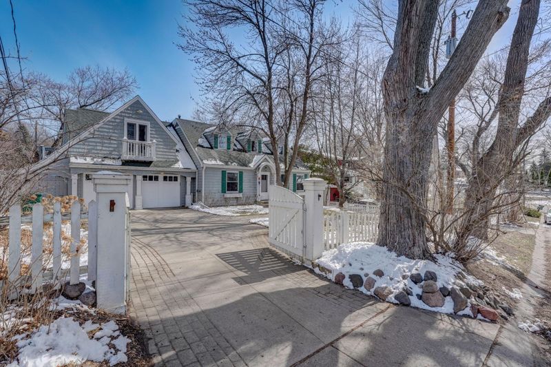 716 Park Ave, Mahtomedi, MN 55115