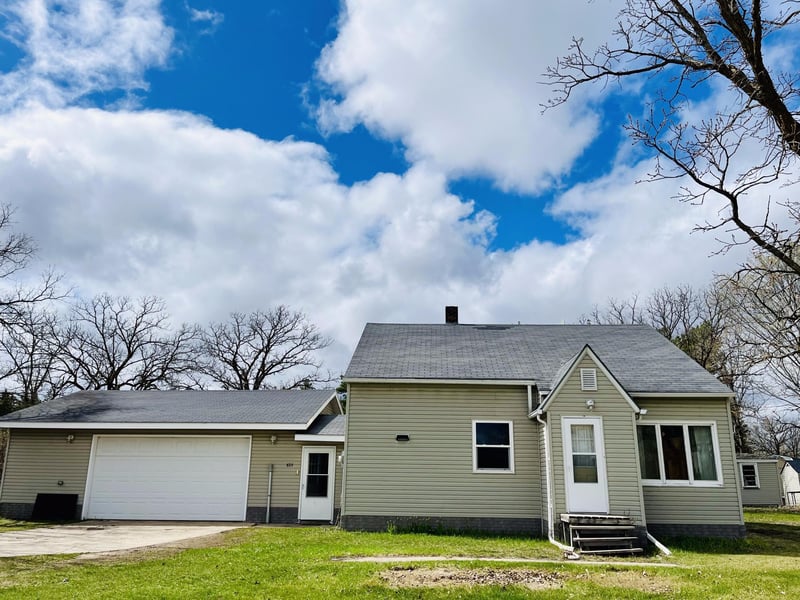 623 N Main St, Badger, MN 56714