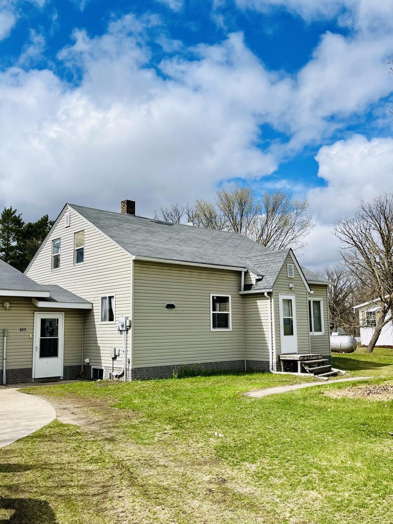 623 N Main St, Badger, MN 56714