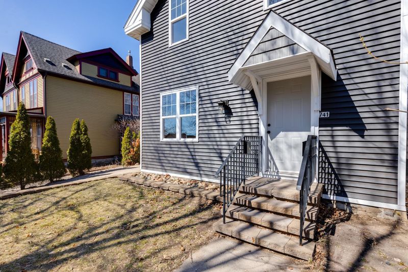 741 5th St E, Saint Paul, MN 55106