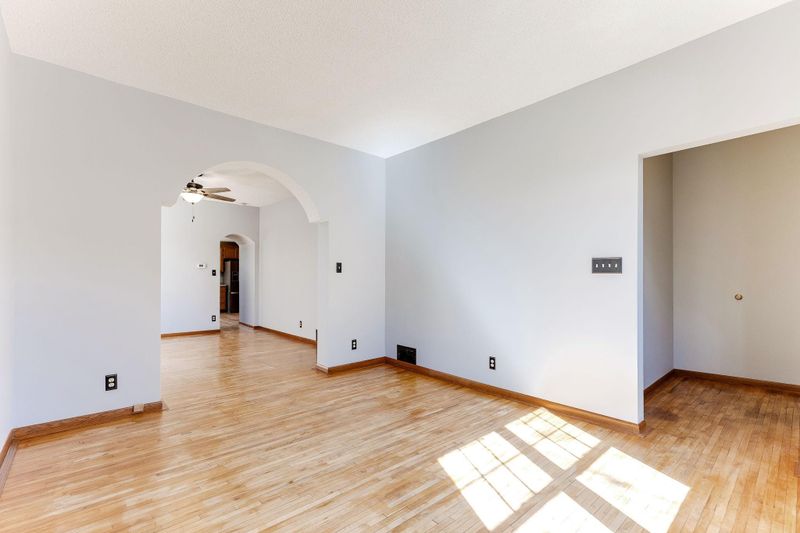 741 5th St E, Saint Paul, MN 55106