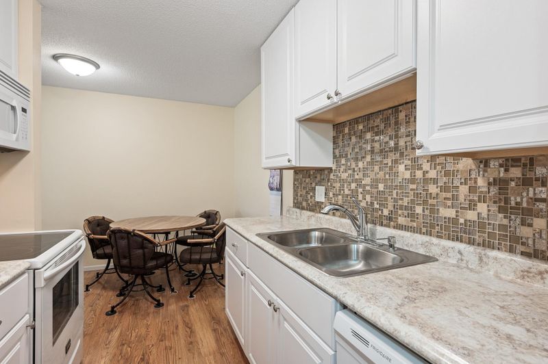 2800 Hamline Ave N #135, Roseville, MN 55113